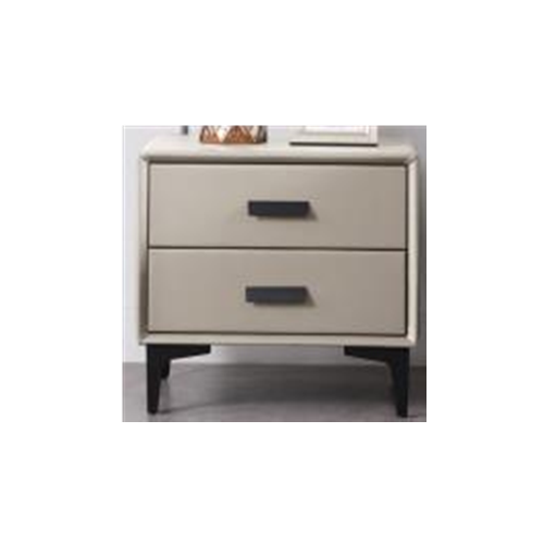 طاولة بجانب السرير